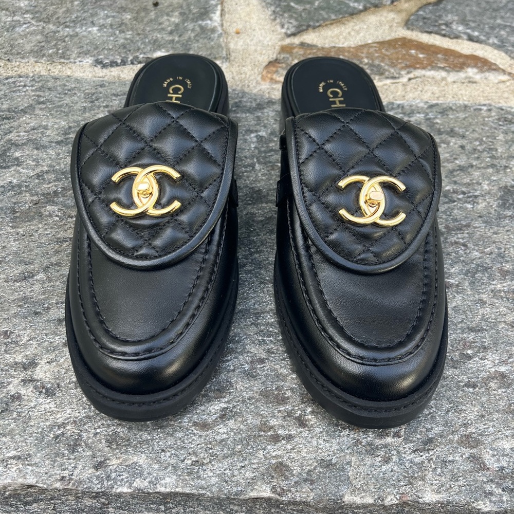 CHANEL 2025 Turnlock Mule RARE